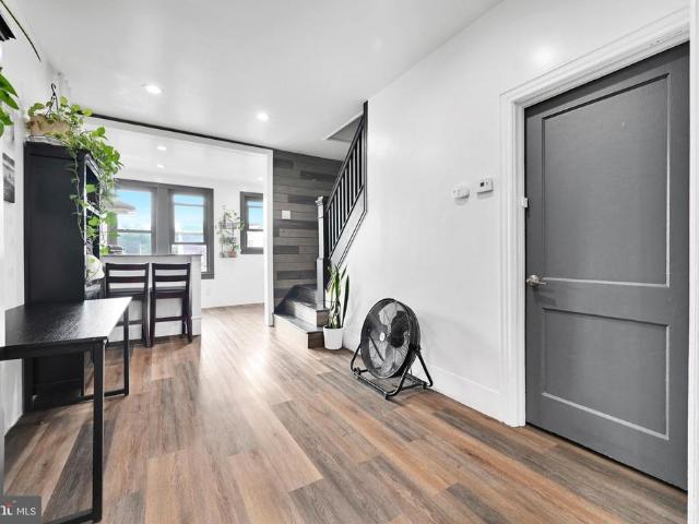 1452 W Walnut Street