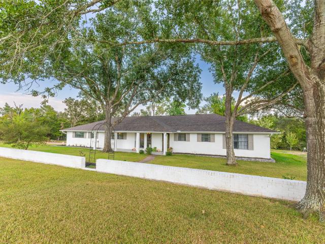 145 Camilla Cir, Bellville, TX 77418 | MLS #95185