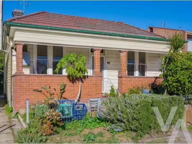 145 Denison Street, Hamilton House for rent Listed by Josie S.