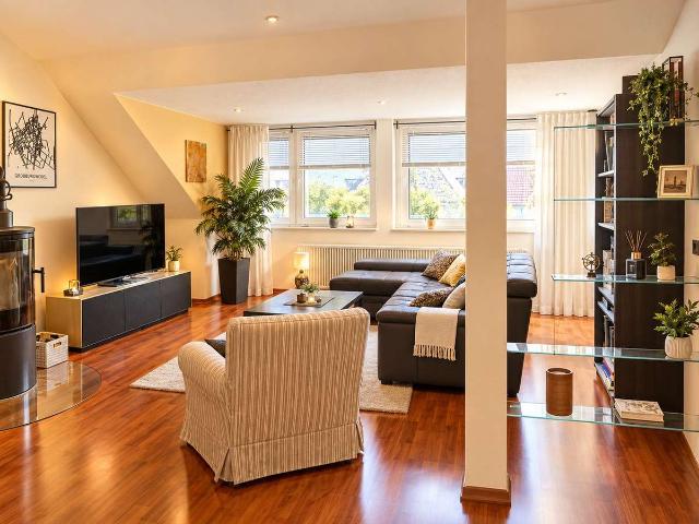 145 m² Wohntraum im Herzen von Großburgwedel 4 Zimmer, 2 Bäder, Balkon & EBK