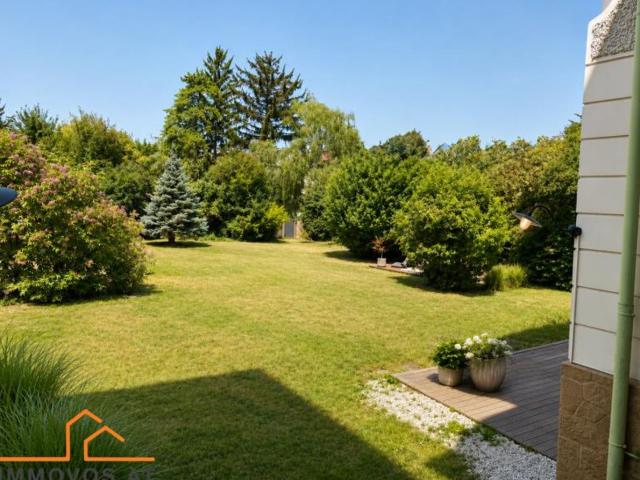 145 m² Altbauwohnung in Historischer Villa mit Gemeinschaftsgarten und Terrasse