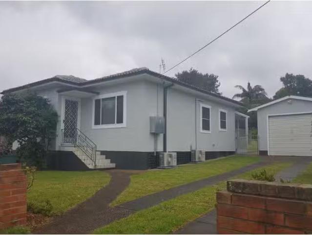145 Meroo Road, Bomaderry House for rent Listed by Christophe.