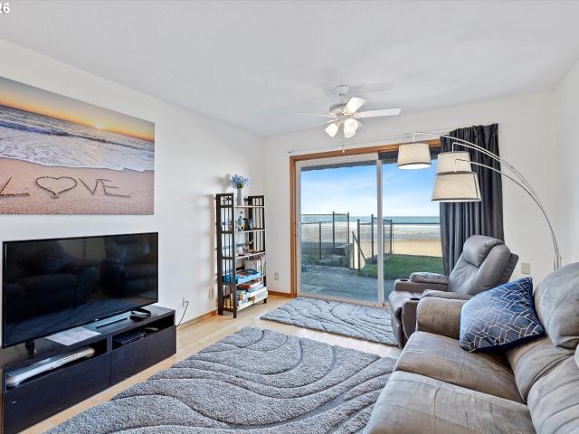 145 nw inlet ave # 124