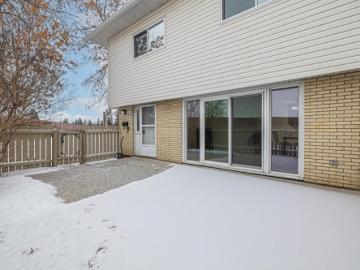 Townhouse for sale in Royal Gardens - Garden