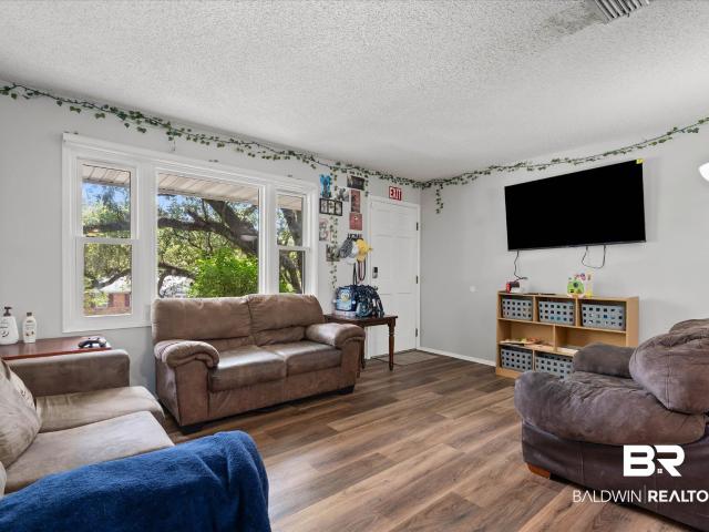 1465 Mamie Dr