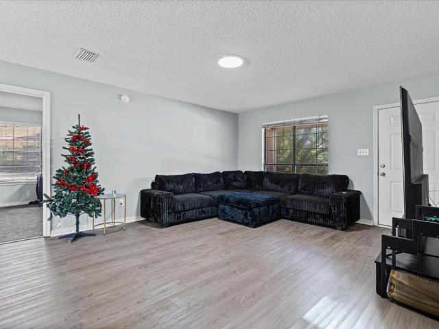 1469 Mamie Dr
