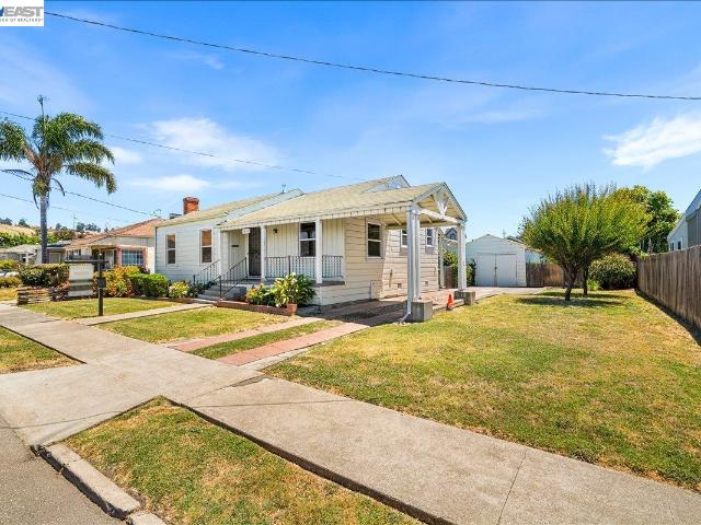 1462 Th Ave