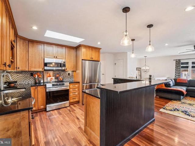 1463 Gordon Drive