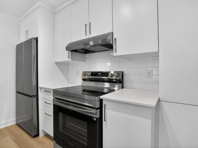146 Chemin Jean Paul Lemieux Chelsea Grand 3 1/2 + Bureau NEUF Tout Inclus !