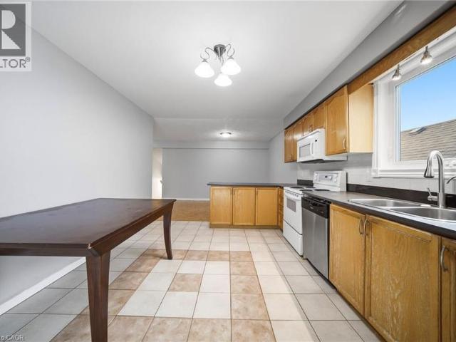 146 BANKSIDE Drive Unit# Upper, Kitchener, Ontario, N2N3E4