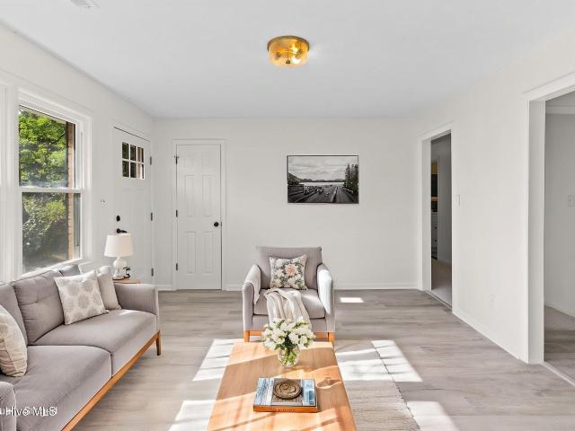 146 Forest Drive W