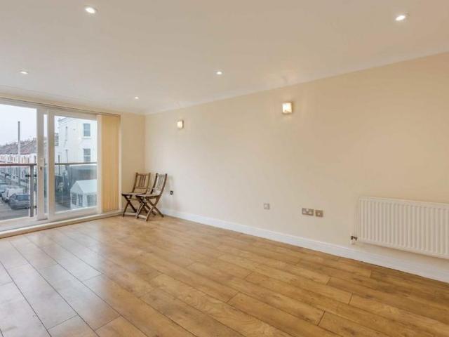146 Lavender Hill, London, SW11 5RA, United Kingdom | 2 bed apartment for rent #139401941 | Rentberry