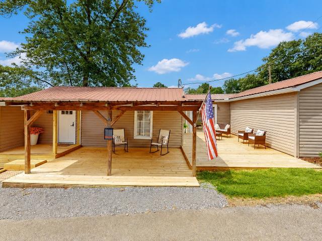 146 Lakeshore Dr