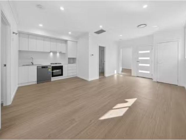 1/46 Lilac Avenue, LOCHINVAR Apartment for rent Listed by Tom.