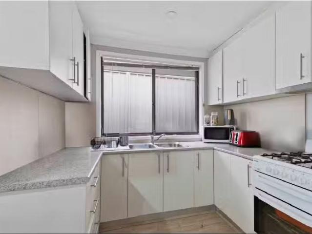 146 Minchin Drive, Minchinbury House for rent Listed by Centu.