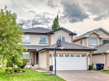 Scenic Acres, Calgary, Alberta - Garden