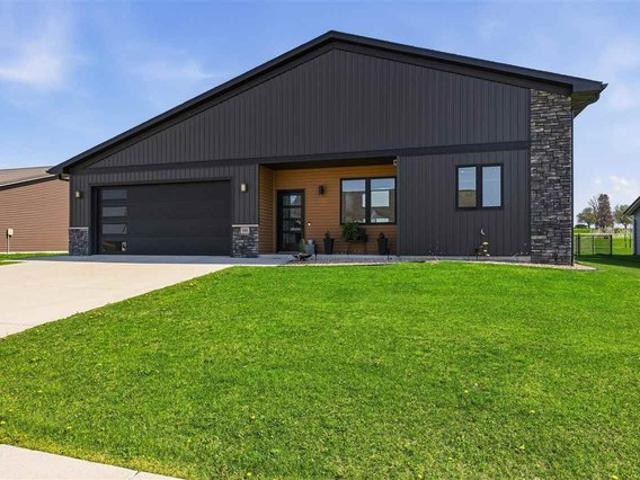 146 Towne Centre Dr, Urbana, IA 52345