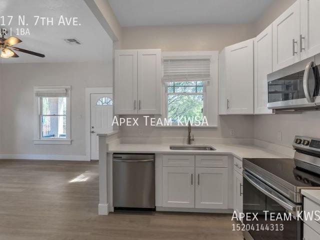 $1475 Gorgeous Updated 2 Bed | 1 Bath Unit in the West University Neighborhood Available in August!