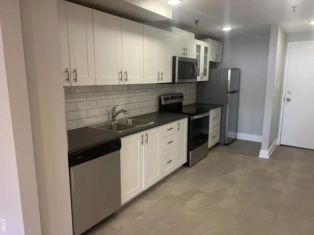 1475 Queen Street West