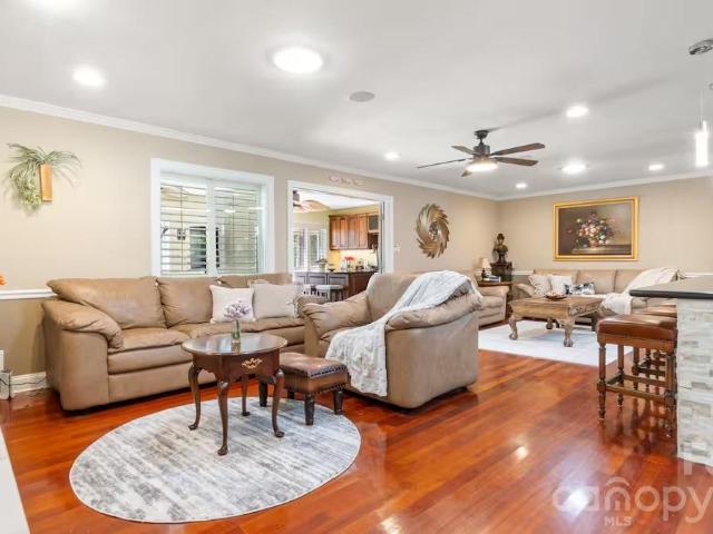 1475 Riverview Circle