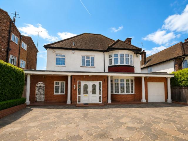 1477 High Road London 2664077