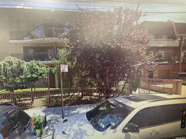 14726 ROOSEVELT AVE, 3 beds, 2 full baths