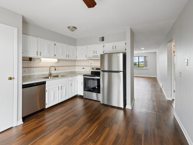 1472 Carol Court # 3B
