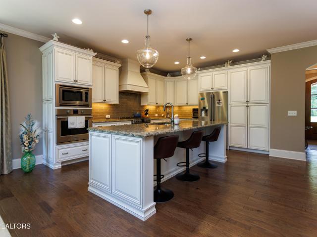 147 Hedgewood Point