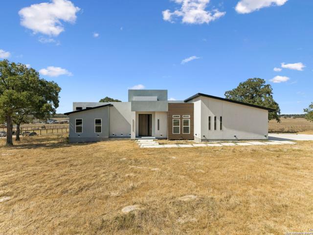 147 Las Palomas Dr, La Vernia, TX 78121 | MLS #1925
