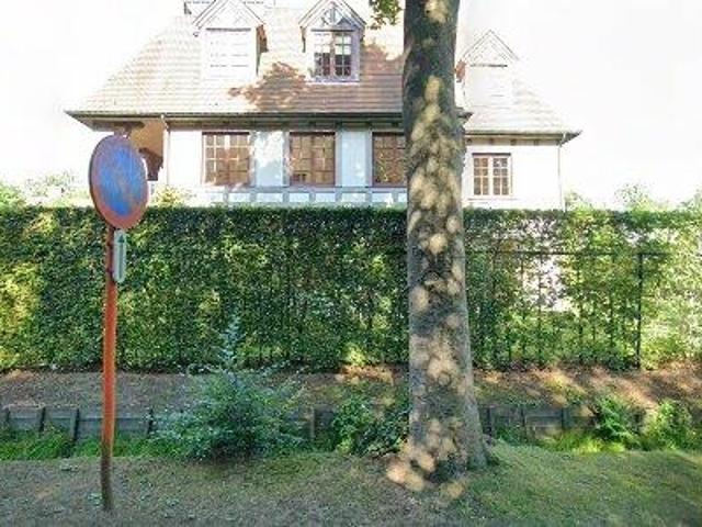 147 m2 apartment for rent in Schoten