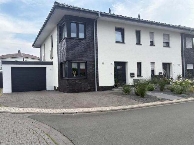 147 m² DHH mit hohen Wohnkomfort, modernem Garten und Garage