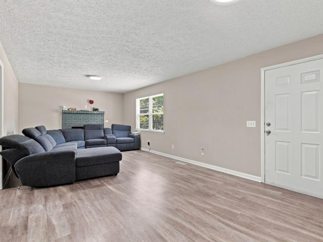 147 Medearis Dr