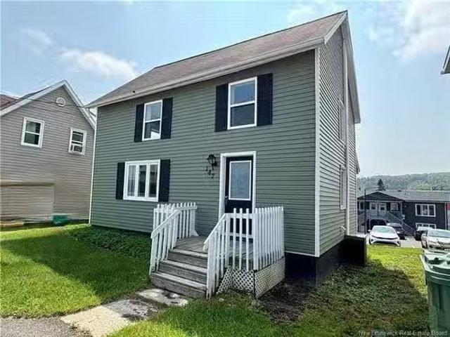 147 Pleasant St, Grand Sault/Grand Falls, NB, E3Z 2Y2 house.