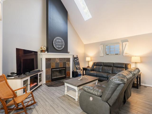14877 sw oregon trail ln