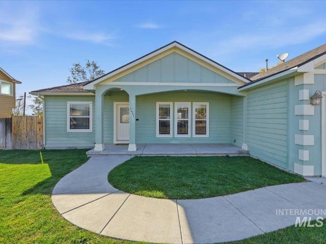 1487 NE Cinder Loop