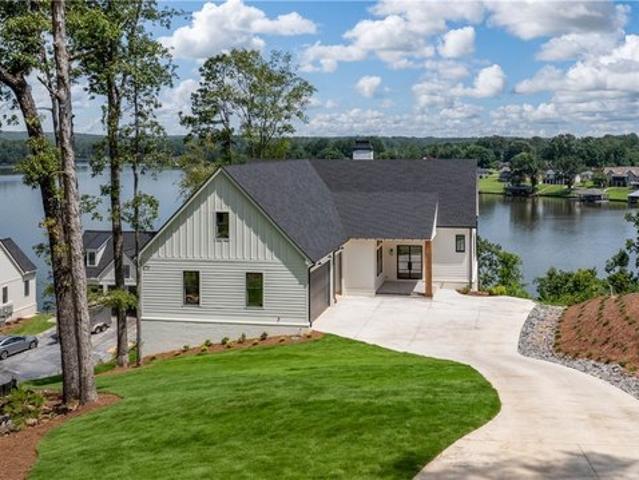 14898 Edgewater Dr, Northport, AL 35475