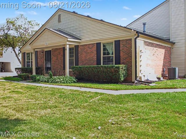 1489 Dover Hill