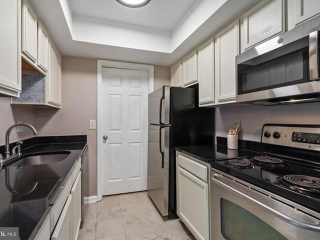 14800 Rydell Rd Apt 204, Centreville, VA 20121