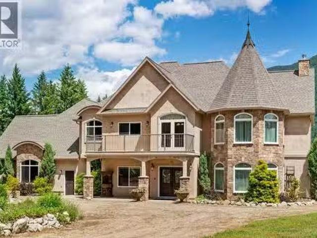 1480 Nighthawk Drive, Castlegar, BC, V1N 4S2 house for sale.