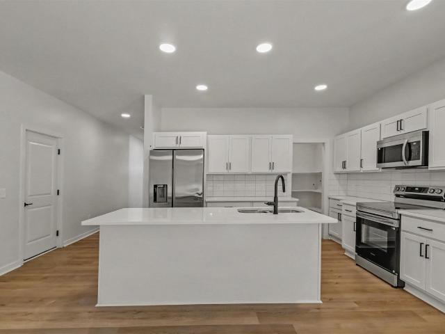 1480 W Valley