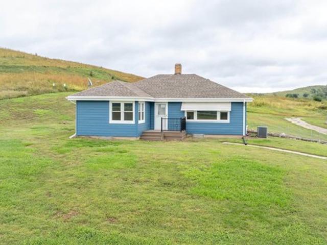 14827 Oak Ave, Castana, IA 51010