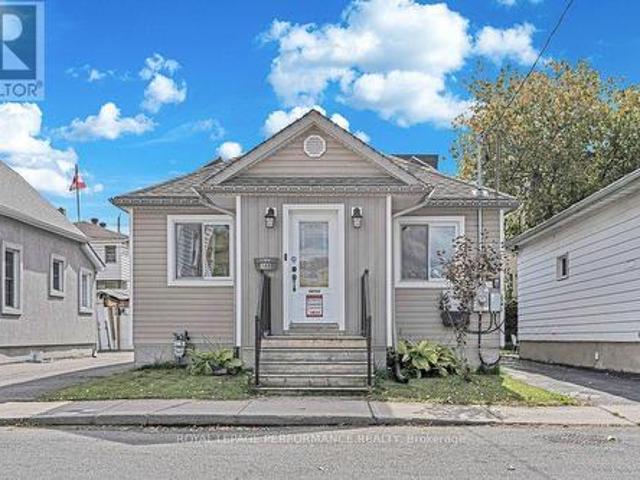 148 Carillon Street, Ottawa, ON, K1L 5Y2 house for sale | Listing ID X14009 | Royal LePage
