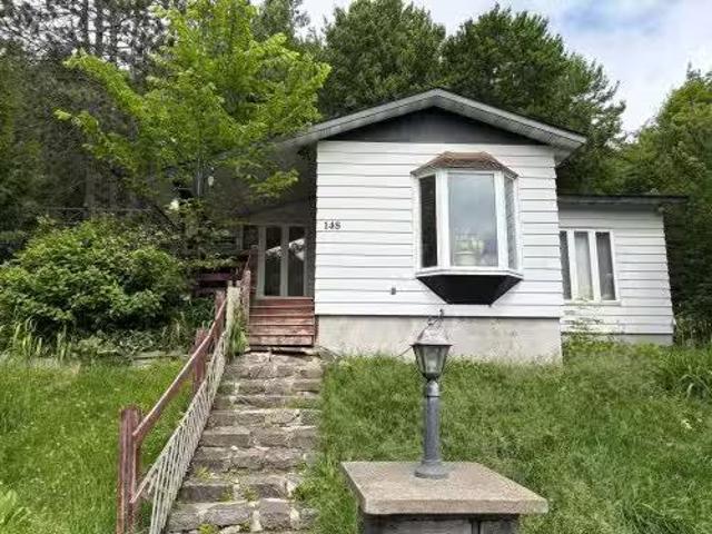 148 Ch. Du Lac Connelly, Saint Hippolyte, QC, J8A 1Z2 house.