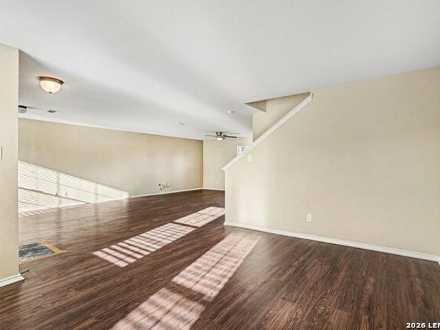 148 Hinge Chase