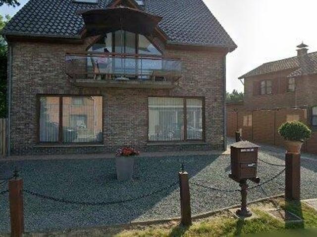 148 m2 apartment for rent in Sint Gillis Waas