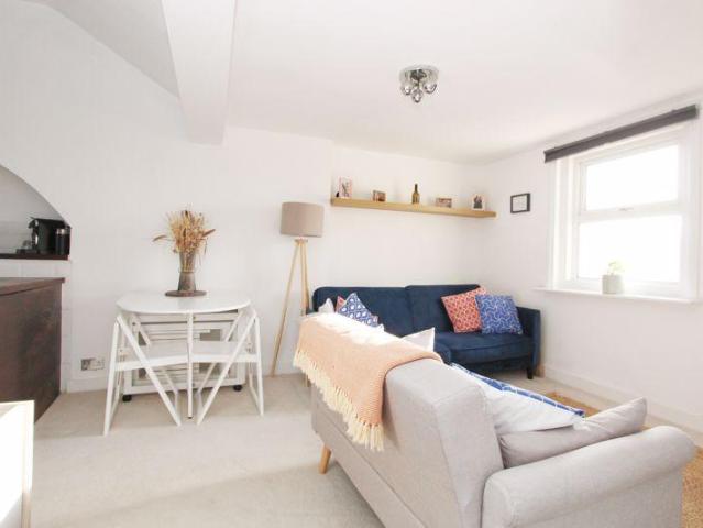 148 Springfield Road, Brighton 1 bed apartment to rent £1,500 pcm £346 pw