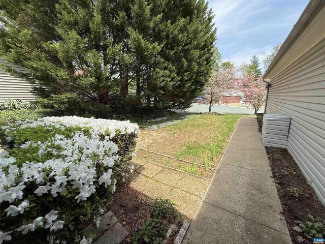 1498 Lake Forest Dr