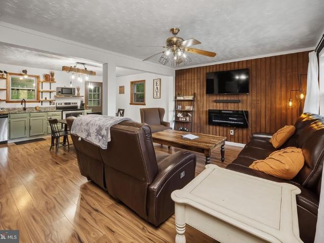 1499 Foster Road