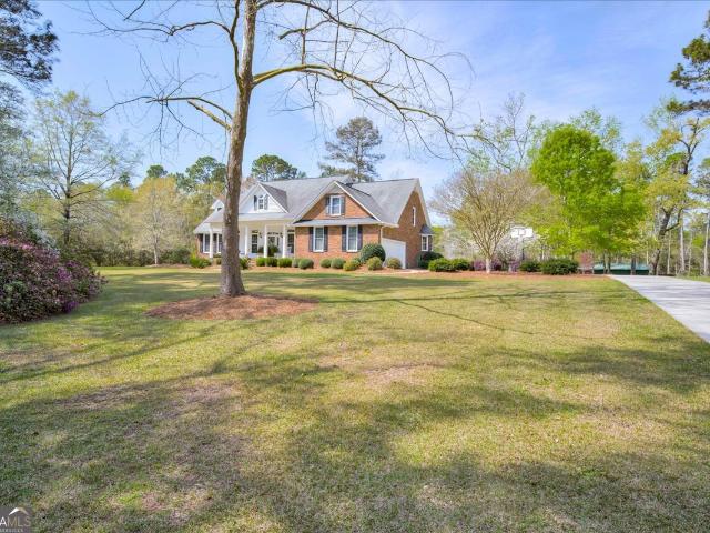 1490 Country Club Circle