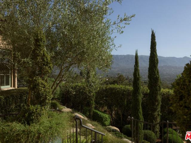 1490 La Cima Road